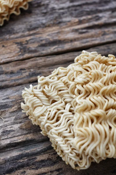 Dry instant noodle