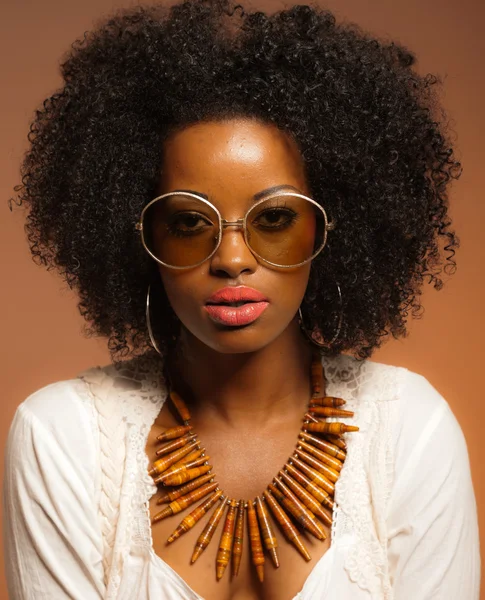 Retro 70s fashion black woman with sunglasses and white shirt. B