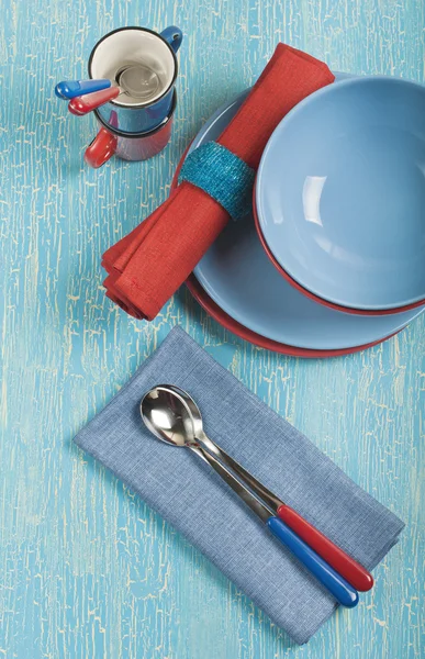 Blue and red plates