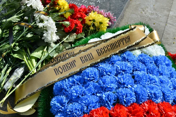 Flowers to monument to fallen soldiers