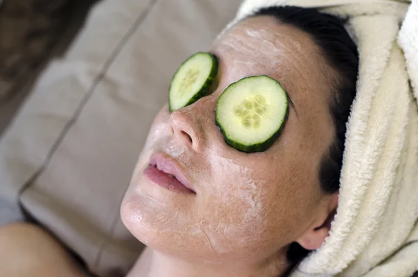 Natural Home Face and Eye Treatment with Cucumber
