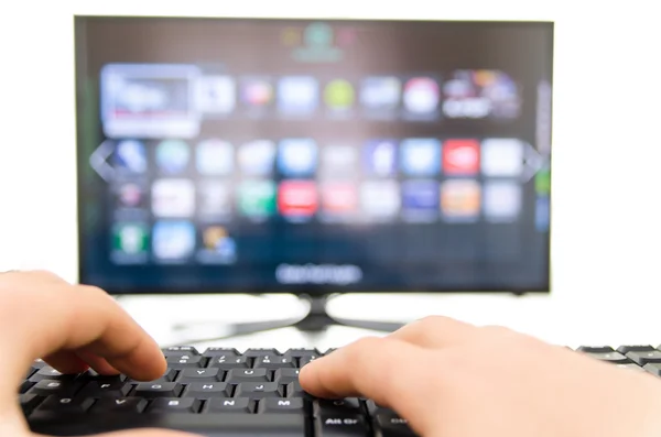 Smart tv and keyboard connect to the internet