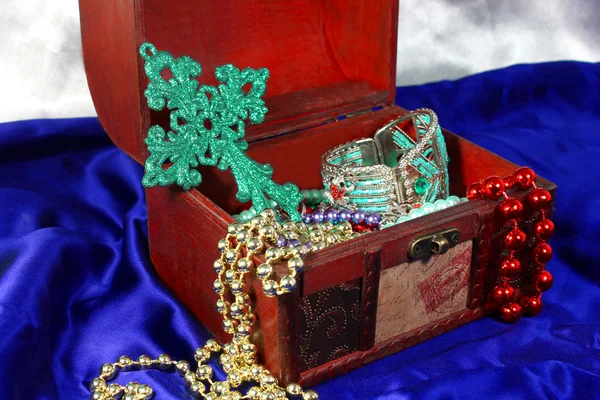 Chest jewelry box