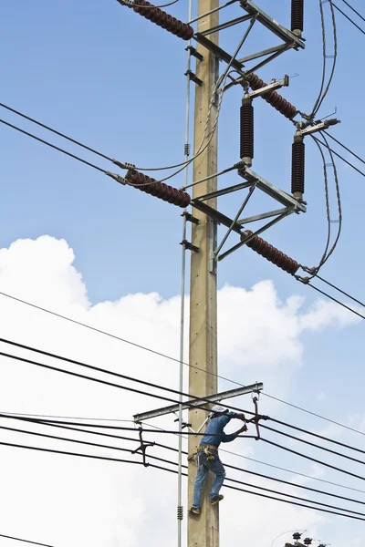 Repairing electrical transmission lines