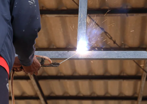 Electric welding connecting construction metal