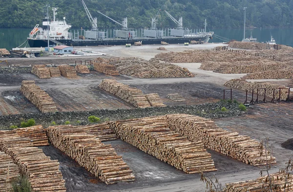 Shipping timber