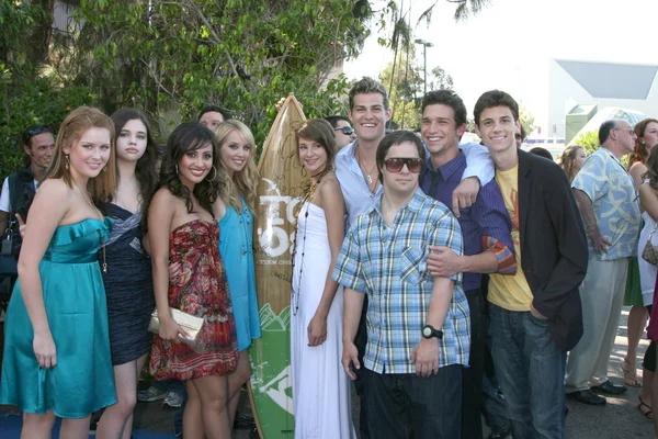 The cast of the Secret Life of the American Teenager