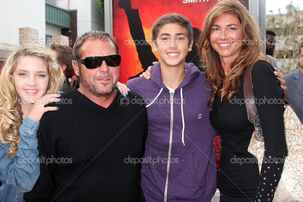 Chad McQueen, Jeanie Galbraith, their children Stock Editorial Photo