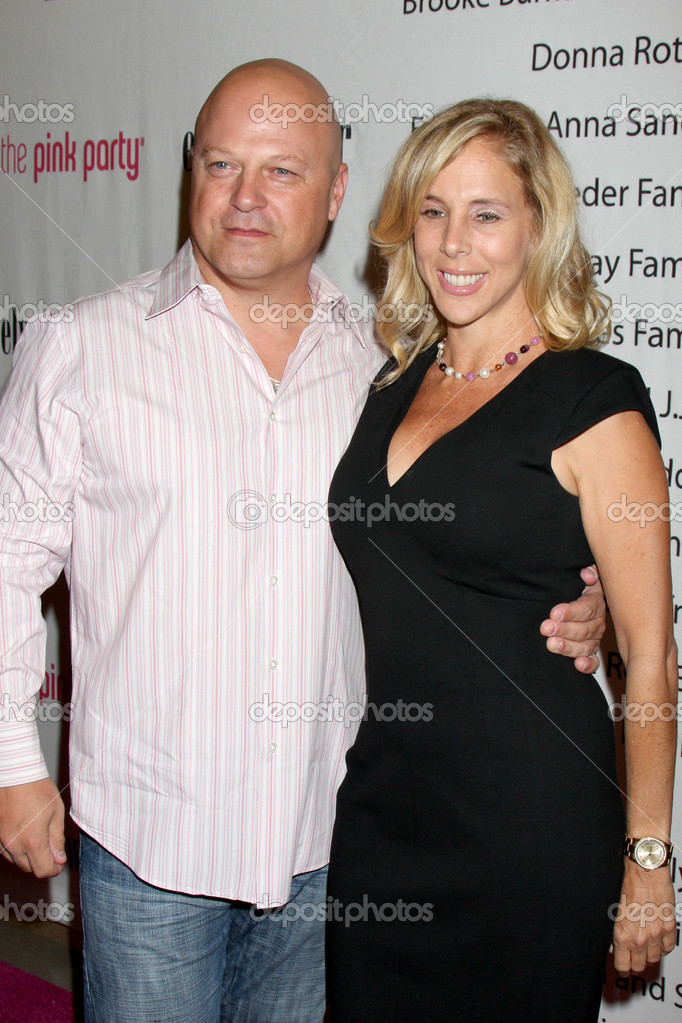 Michael Chiklis with beautiful, cute, friendly, Wife Michelle Morán 