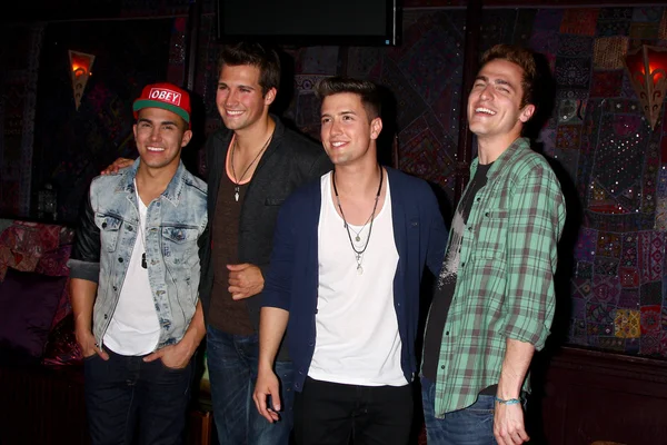 Carlos Roberto Pena Jr., James Maslow, Logan Henderson, Kendall Schmidt