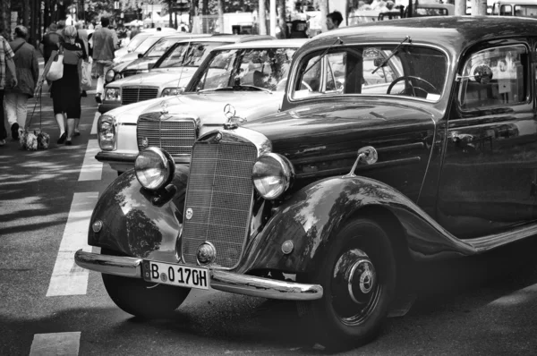 Car Mercedes-Benz 170 S (black and white)