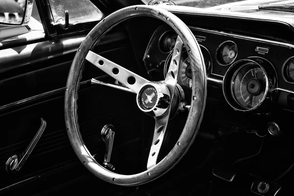 Cab sports car Ford Mustang Convertible (1967), black and white — Stock Photo #33190669