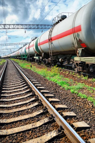 Oil transportation in tanks by rail