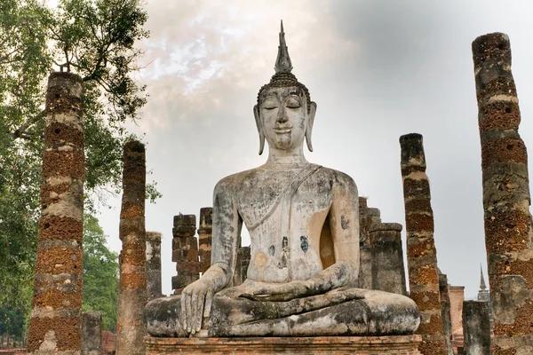 Buddha kmher statue