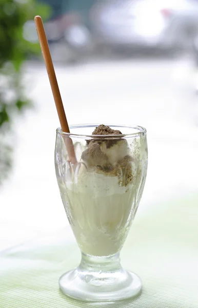 Milk ice cream with cocoa powder