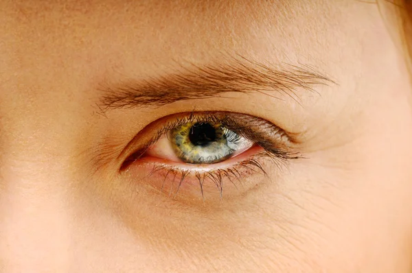 Picture of woman\'s eye