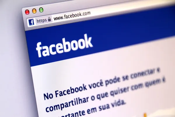 Portugese Facebook Sign-in Page used by Millions of Users Around the World