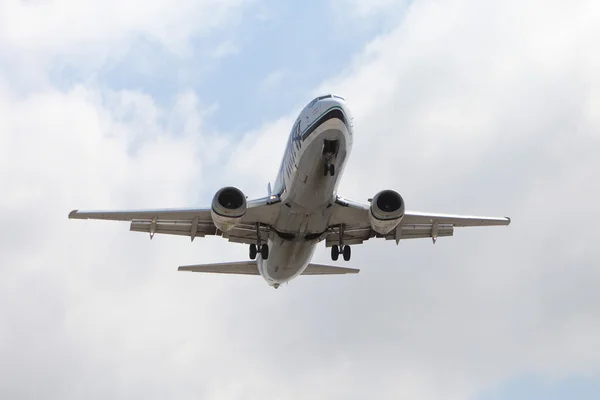 Alaska Airlines 737 landing at LAX