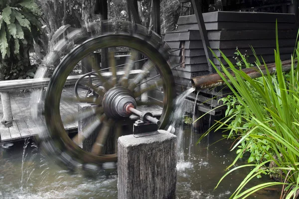 Water wheel turbine