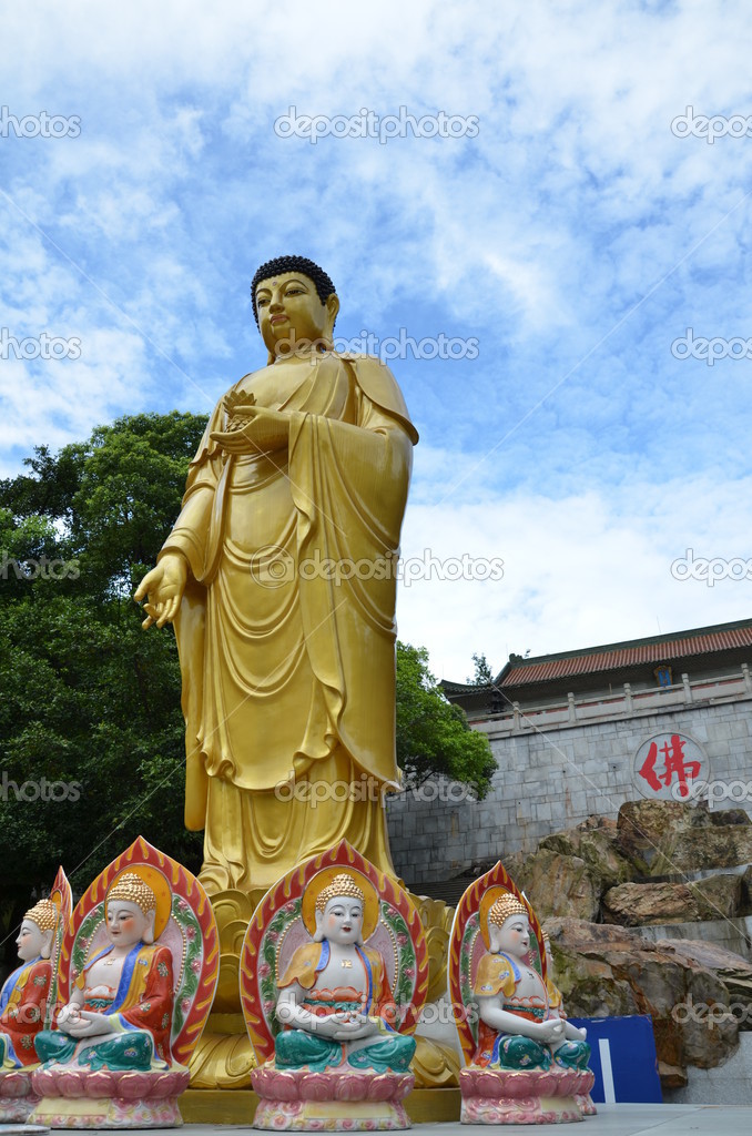 Giant buddha statue with blue sky — Stock Photo © tang90246 34722705