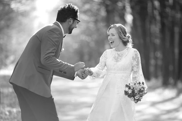 Black and white picture of happy wedding couple together.