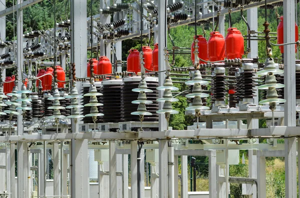 High voltage transformers