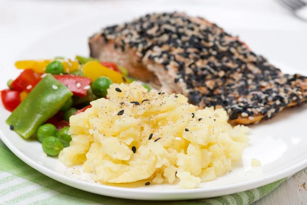 Mashed potatoes, pink salmon fillet with sesame and vegetables
