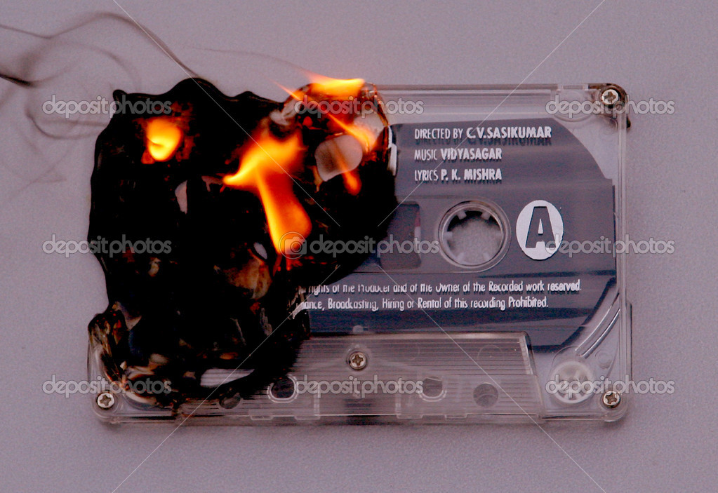 [Bild: depositphotos_12789902-Burning-cassette.jpg]