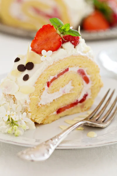 Strawberry cream cake