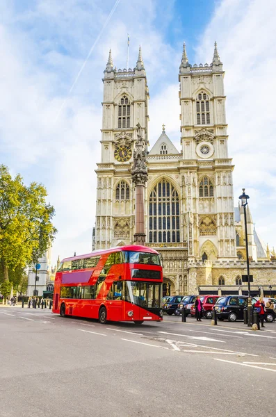 Westminister Abbey catedral with doubledecker bus in London