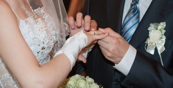 Bride\'s hand