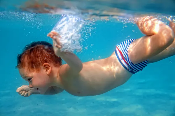 Amazing, two years old baby boy dives underwater