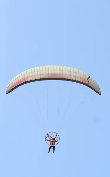 Parachuting motor