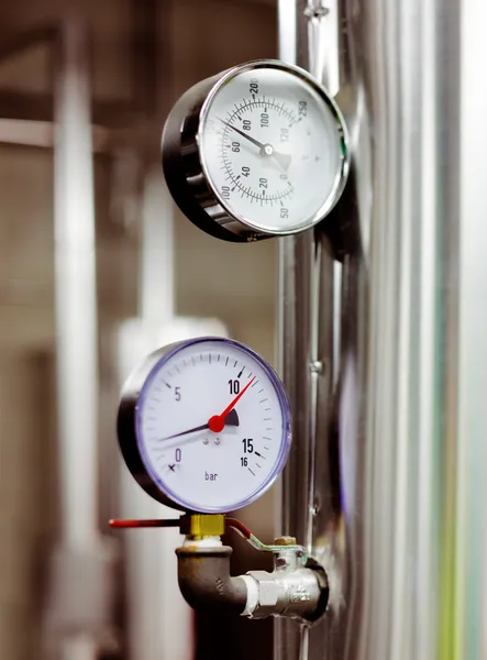 Temperature and pressure gauges