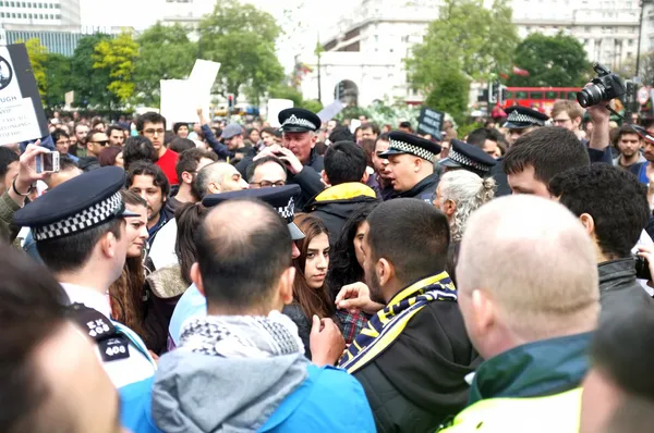 London police in dispute with demonstrators