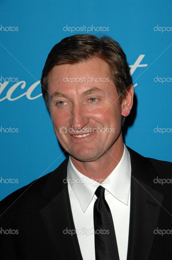 <b>Wayne Gretzky</b> auf dem 2009-Unicef-Ball Ehren Jerry Weintraub, ... - depositphotos_15083953-Wayne-gretzky