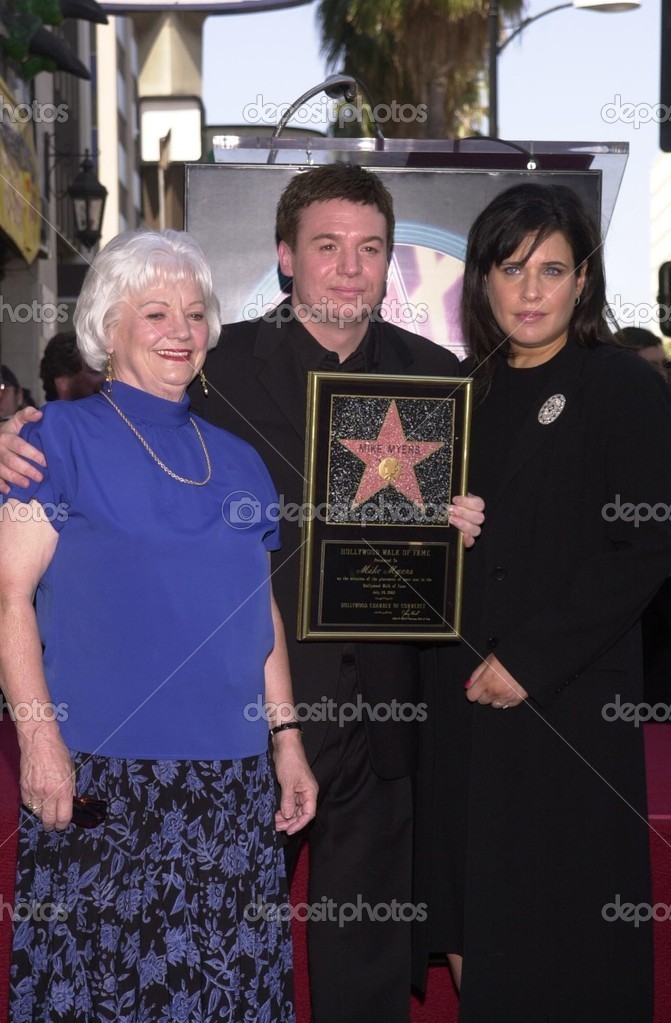 mike myers mother майк майерс с матерью алиса и женой робин рузан стоковое mike myers mother майк майерс с матерью алиса и женой робин рузан стоковое