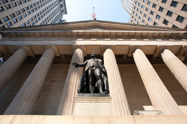 George Washington statue at Wall Street, New york City