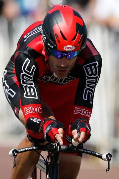 George Hincapie rides his time trial throughout downtown Los Angeles