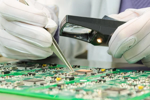 Quality control of electronic components on PCB