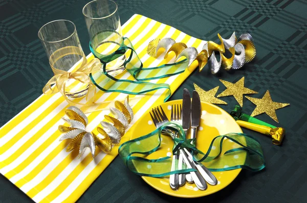 Green, Gold and White Party Table Celebrations