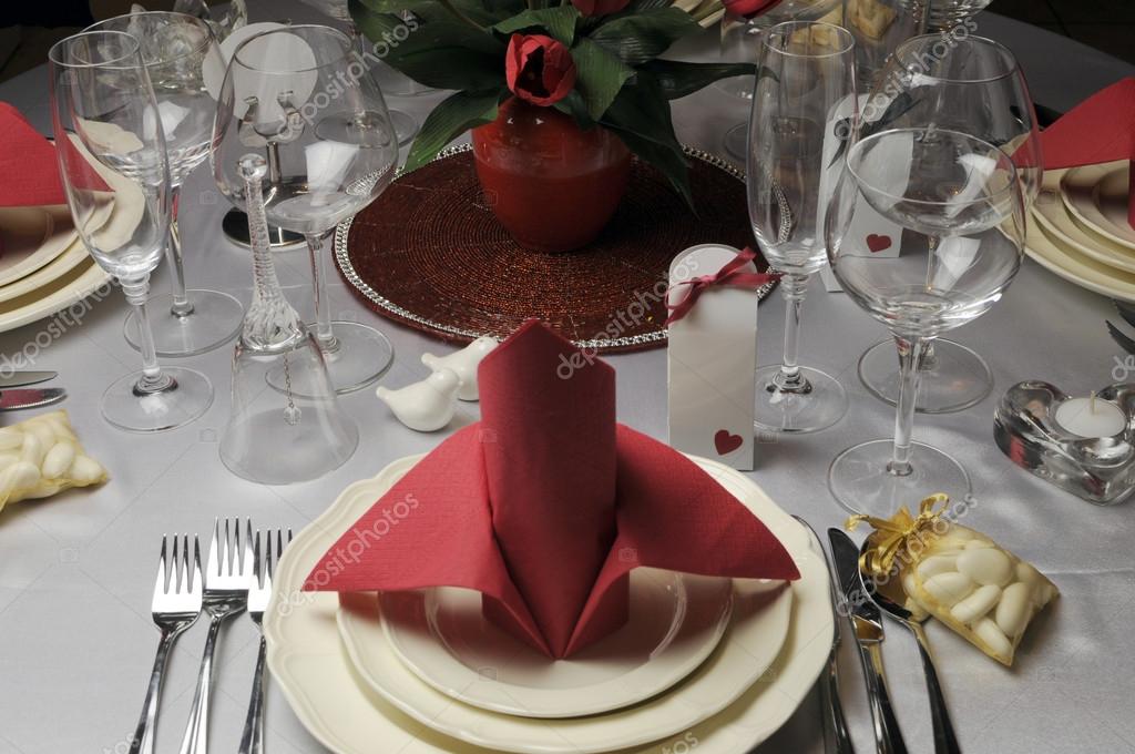 Frühstück Hochzeit Das Brautkleid und Blumenkranz in Beeren Farbe
