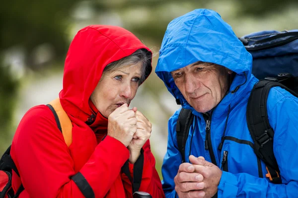 Tourist couple feel cold