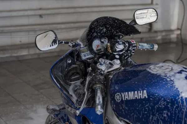 Washing motorcycle Yamaha R6