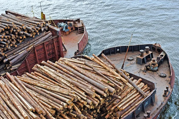 Timber transportation by vessel