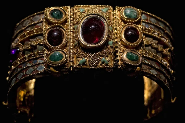 Ancient gold etruscan roman jewels