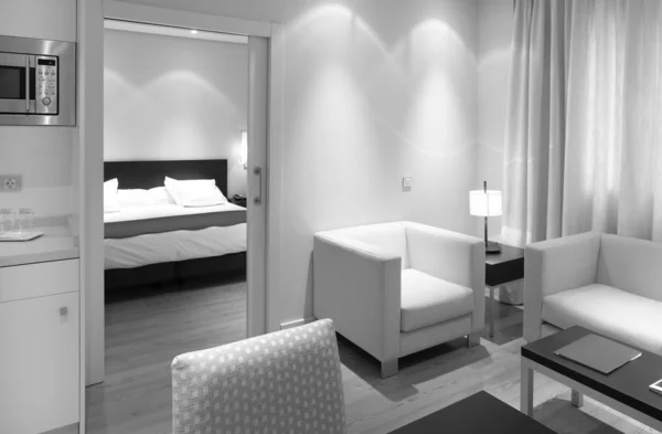 Moderno apartamento con cocina comedor living y cama — foto de ...