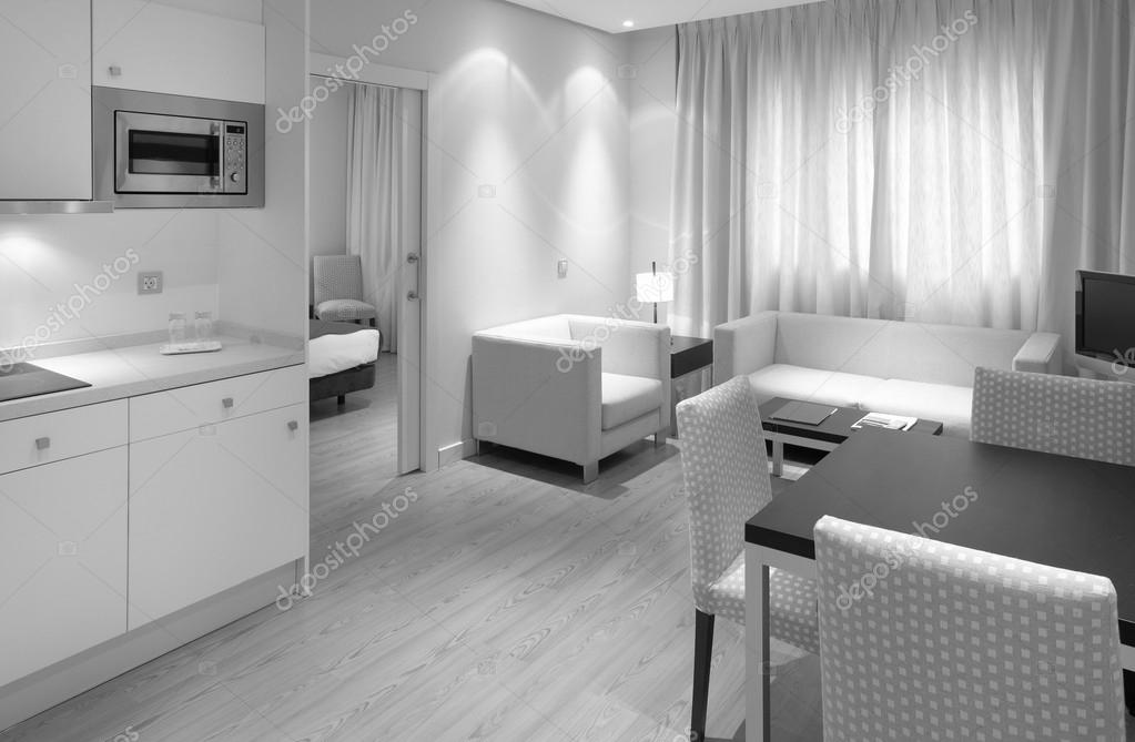 Moderno apartamento con cocina comedor living y cama — fotos de ...