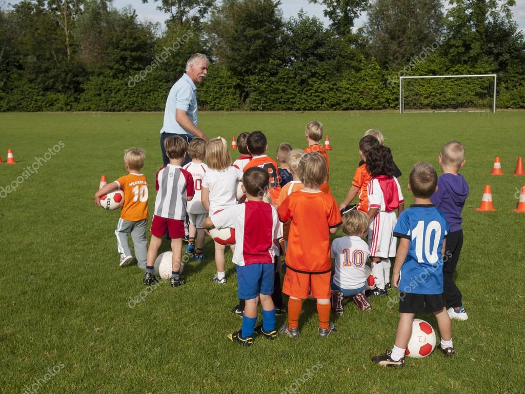 小儿童足球训练