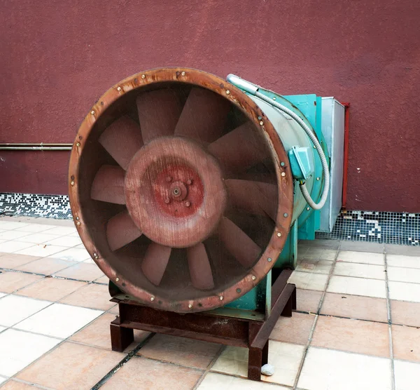Exhaust fan and exhaust system